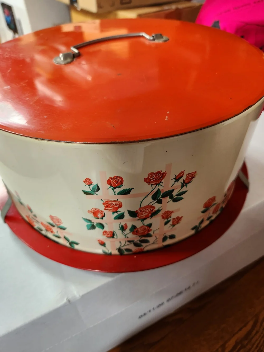 Vintage Floral Cake Carrier - Red and Cream Decorative Bakeware